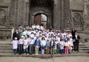 ANEDER, YİBO öğrencilerini ağırladı